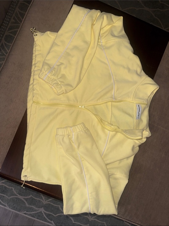Burn Boot Camp Jackets & Blazers - Burn Boot camp Yellow Zip cropped Hoodie- drawstring at waist